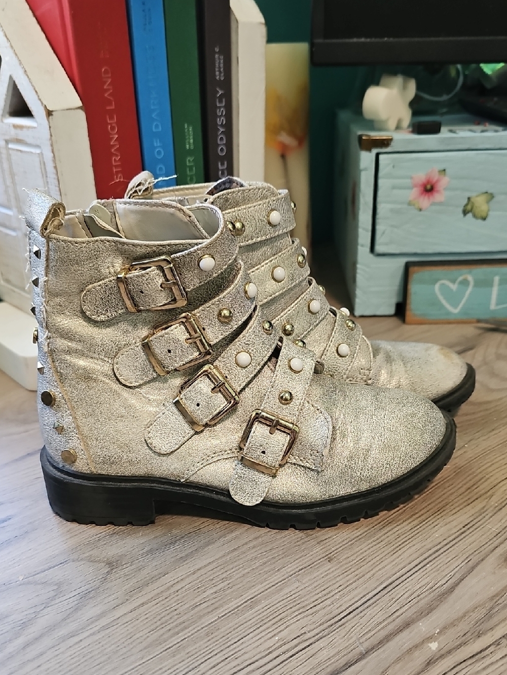 Girls Size 13 Metallic Buckle Stud Combat Boots By Steve Madden⁹